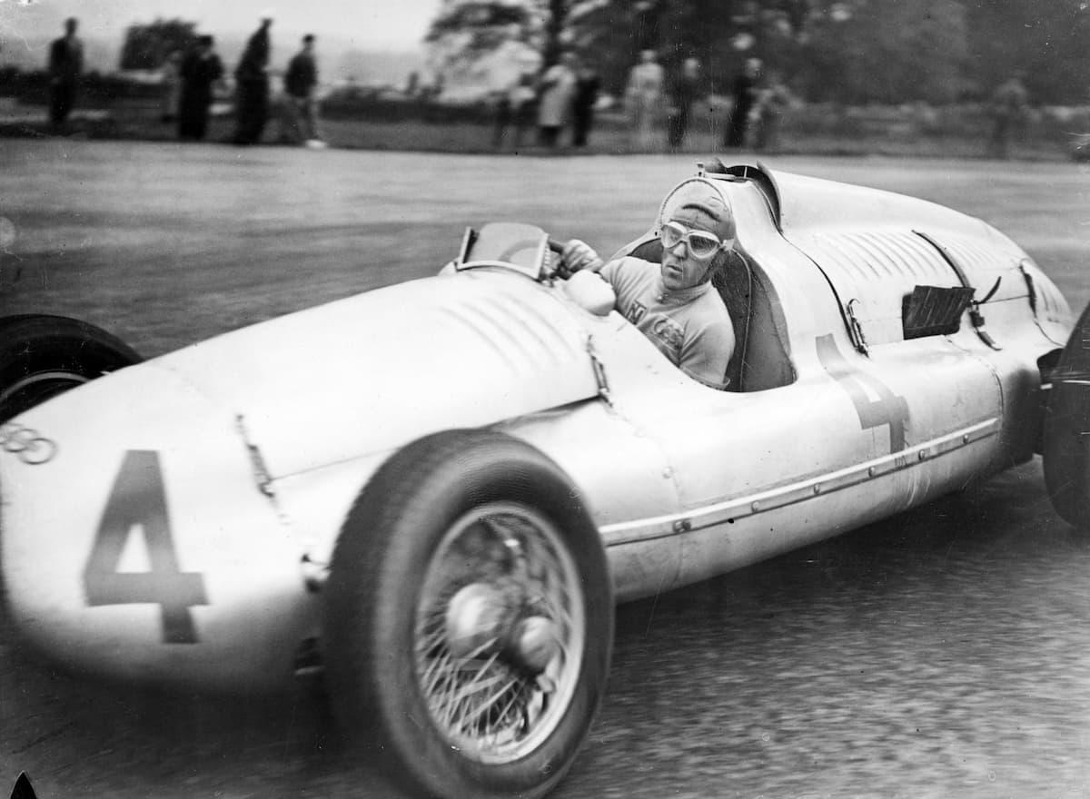 tazio-nuvolari-pilota.jpg tazio-nuvolari-pilota.jpg