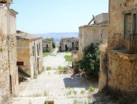 Borghi abbandonati: i paesi fantasma più famosi in Italia e nel mondo