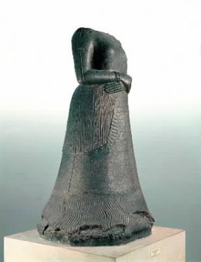 Arte elamita . Statua in bronzo della regina Napir-Asu (Parigi, Louvre) del periodo medio-elamita.De Agostini Picture Library Arte elamita . Statua in bronzo della regina Napir-Asu (Parigi, Louvre) del periodo medio-elamita.De Agostini Picture Library