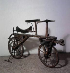 Bicicletta . Draisina biposto del 1855 (Gallarate, Museo della Società Gallaratese per gli Studi Patri).De Agostini Picture Library Bicicletta . Draisina biposto del 1855 (Gallarate, Museo della Società Gallaratese per gli Studi Patri).De Agostini Picture Library