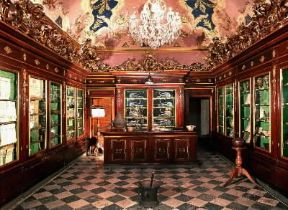 Farmacia. La cinquecentesca Officina Profumo-Farmaceutica di S. Maria Novella a Firenze.De Agostini Picture Library Farmacia. La cinquecentesca Officina Profumo-Farmaceutica di S. Maria Novella a Firenze.De Agostini Picture Library