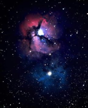 Nebulosa. La Nebulosa Trifida nella costellazione del Sagittario, splendido esempio di associazione di nebulosità luminose e oscure.De Agostini Picture Library Nebulosa. La Nebulosa Trifida nella costellazione del Sagittario, splendido esempio di associazione di nebulosità luminose e oscure.De Agostini Picture Library