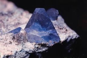 Benitoite .De Agostini Picture Library