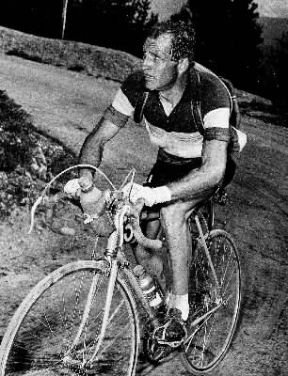 Gino Bartali. Il grande ciclista italiano durante una fase del Tour de France.De Agostini Picture Library Gino Bartali. Il grande ciclista italiano durante una fase del Tour de France.De Agostini Picture Library