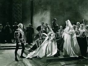 Amleto. Un fotogramma della versione cinematografica dell'opera shakesperiana diretta e interpretata da Laurence Olivier (1948).De Agostini Picture Library Amleto. Un fotogramma della versione cinematografica dell'opera shakesperiana diretta e interpretata da Laurence Olivier (1948).De Agostini Picture Library