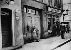 Monsieur Verdoux. Una scena del film diretto e interpretato da Ch. Chaplin nel 1947.De Agostini Picture Library Monsieur Verdoux. Una scena del film diretto e interpretato da Ch. Chaplin nel 1947.De Agostini Picture Library
