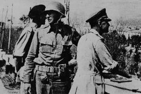 Mark Wayne Clark sul fronte italiano nel 1943.De Agostini Picture Library Mark Wayne Clark sul fronte italiano nel 1943.De Agostini Picture Library