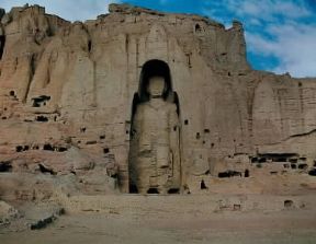 Bamiyan. Figura di Buddha scolpita nella roccia, alta 53 m.De Agostini Picture Library Bamiyan. Figura di Buddha scolpita nella roccia, alta 53 m.De Agostini Picture Library