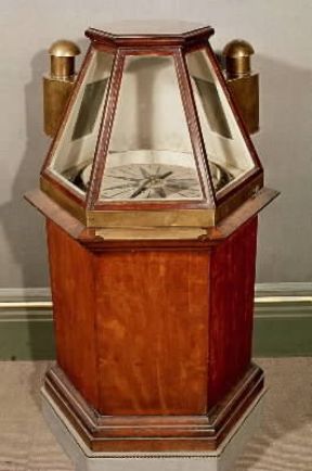 Bussola spagnola del 1853 racchiusa nella chiesuola (Madrid, Museo Navale).De Agostini Picture Library/G. Dagli Orti Bussola spagnola del 1853 racchiusa nella chiesuola (Madrid, Museo Navale).De Agostini Picture Library/G. Dagli Orti