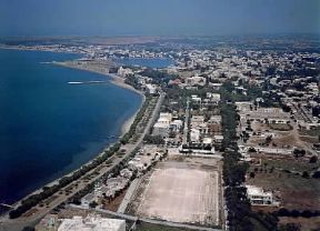Coo. Veduta della città di Coo, uno dei centri principali dell'isola omonima.De Agostini Picture Library / Pubbliaerfoto Coo. Veduta della città di Coo, uno dei centri principali dell'isola omonima.De Agostini Picture Library / Pubbliaerfoto