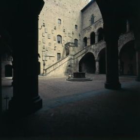 Museo Nazionale del Bargello. Il cortile del palazzo del Podestà .De Agostini Picture Library Museo Nazionale del Bargello. Il cortile del palazzo del Podestà .De Agostini Picture Library