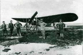 Aeronautica Militare Italiana. Uno degli aeroplani Blériot, utilizzati per i primi voli di guerra nell'autunno 1911.De Agostini Picture Library Aeronautica Militare Italiana. Uno degli aeroplani Blériot, utilizzati per i primi voli di guerra nell'autunno 1911.De Agostini Picture Library