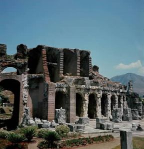 Capua. Veduta parziale dei resti dell'anfiteatro romano.De Agostini Picture Library Capua. Veduta parziale dei resti dell'anfiteatro romano.De Agostini Picture Library