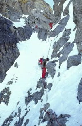 Cordata di alpinisti.De Agostini Picture Library Cordata di alpinisti.De Agostini Picture Library