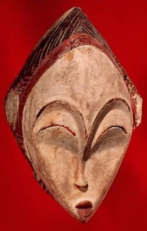 Fang. Maschera in legno dipinto (Parigi, Musée de l'Homme).Parigi, Musée de l'Homme Fang. Maschera in legno dipinto (Parigi, Musée de l'Homme).Parigi, Musée de l'Homme