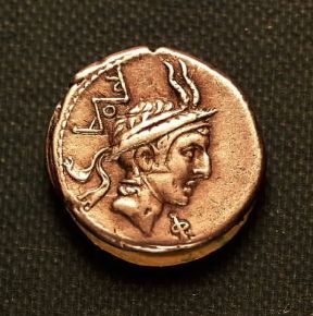 Filippo V effigiato su un denario di L. Marco Filippo (sec. II a. C.; Milano, Museo del Castello Sforzesco).De Agostini Picture Library