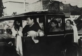 Luciano Emmer. Una scena tratta dal film Domenica d'agosto (1950).De Agostini Picture Library Luciano Emmer. Una scena tratta dal film Domenica d'agosto (1950).De Agostini Picture Library