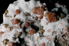 Granato. Cristalli del minerale.De Agostini Picture Library / C. Bevilacqua Granato. Cristalli del minerale.De Agostini Picture Library / C. Bevilacqua