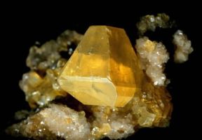 Zolfo. Il minerale nel caratteristico abito bipiramidale.De Agostini Picture Library/C. Bevilacqua Zolfo. Il minerale nel caratteristico abito bipiramidale.De Agostini Picture Library/C. Bevilacqua