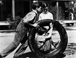 Robert Mulligan. Una scena del film Il buio oltre la siepe (1962).De Agostini Picture Library Robert Mulligan. Una scena del film Il buio oltre la siepe (1962).De Agostini Picture Library