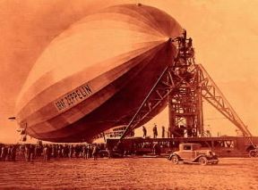 Aeronautica. Un dirigibile von Zeppelin.De Agostini Picture Library Aeronautica. Un dirigibile von Zeppelin.De Agostini Picture Library