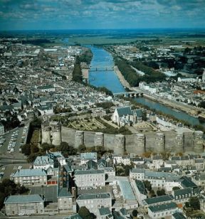 Angers. Veduta della città .De Agostini Picture Library/Beaujard-Titus Angers. Veduta della città .De Agostini Picture Library/Beaujard-Titus