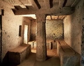 Eolico. Capitello eolico nella Tomba Eolico. Capitello eolico nella Tomba