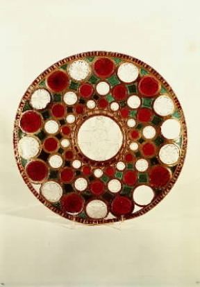 Sassanidi. La cosiddetta coppa di Cosroe, in oro, cristallo di rocca e vetri a cloisonnés (Parigi, Cabinets des Médailles).De Agostini Picture Library Sassanidi. La cosiddetta coppa di Cosroe, in oro, cristallo di rocca e vetri a cloisonnés (Parigi, Cabinets des Médailles).De Agostini Picture Library