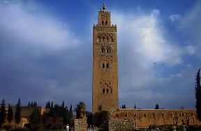 Almohadi. Il minareto della moschea della Kutubiyya a Marrakech (sec. XII).De Agostini Picture Library/A. Vergani Almohadi. Il minareto della moschea della Kutubiyya a Marrakech (sec. XII).De Agostini Picture Library/A. Vergani