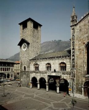 Broletto. Il duecentesco broletto di Como con la Torre del Comune.De Agostini Picture Library Broletto. Il duecentesco broletto di Como con la Torre del Comune.De Agostini Picture Library