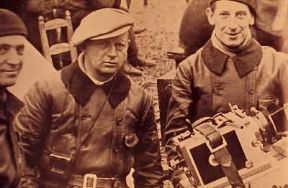 Carl Theodor Dreyer (a sinistra) sul set de La passione di Giovanna d'Arco.De Agostini Picture Library