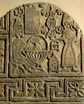 Copti. Stele raffigurante donne che lavano Gesù Bambino (Parigi, Louvre).Parigi, Louvre Copti. Stele raffigurante donne che lavano Gesù Bambino (Parigi, Louvre).Parigi, Louvre