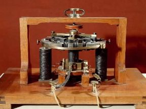 Dinamo . Anello di Pacinotti (Parigi, Musée des Techniques du Conservatoire National des Arts et Métiers).De Agostini Picture Library/G. Dagli Orti Dinamo . Anello di Pacinotti (Parigi, Musée des Techniques du Conservatoire National des Arts et Métiers).De Agostini Picture Library/G. Dagli Orti