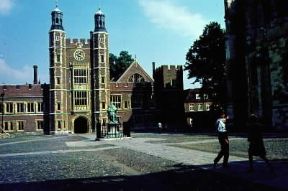 Eton. Uno dei cortili del College of the Blessed Mary of Eton.De Agostini Picture Library Eton. Uno dei cortili del College of the Blessed Mary of Eton.De Agostini Picture Library