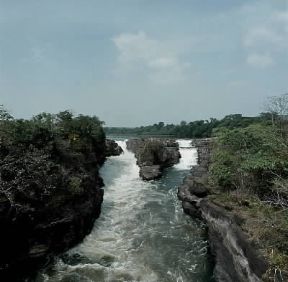 Repubblica Centraficana. Le cascate del fiume Kotto-Kembe nella valle Oubangui.De Agostini Picture Library/N. Cirani Repubblica Centraficana. Le cascate del fiume Kotto-Kembe nella valle Oubangui.De Agostini Picture Library/N. Cirani