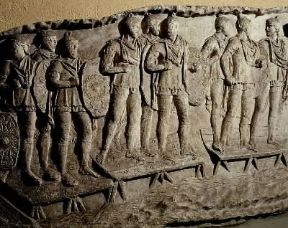 Calzone. Calco della colonna Traiana in cui sono raffigurati soldati romani con le bracae, in uso tra le milizie stanziate nel Nord (Roma, Museo della Civiltà Romana).De Agostini Picture Library/A. Dagli Orti Calzone. Calco della colonna Traiana in cui sono raffigurati soldati romani con le bracae, in uso tra le milizie stanziate nel Nord (Roma, Museo della Civiltà Romana).De Agostini Picture Library/A. Dagli Orti