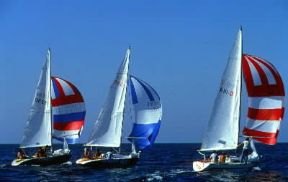 Vela. Barche a vela in regata. La prima gara si svolse nel 1622 a Londra, sul Tamigi.Archivio IDGA Vela. Barche a vela in regata. La prima gara si svolse nel 1622 a Londra, sul Tamigi.Archivio IDGA