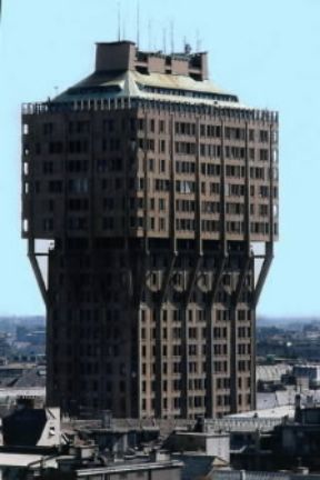 Architettura. Torre Velasca (Milano, BBPR).De Agostini Picture Library/A. Vergani Architettura. Torre Velasca (Milano, BBPR).De Agostini Picture Library/A. Vergani
