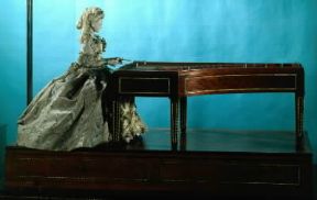 Automa. La timpanista (Parigi, Conservatoire d'Arts et Métiers).Parigi, Conservatoire d'Arts et Métiers Automa. La timpanista (Parigi, Conservatoire d'Arts et Métiers).Parigi, Conservatoire d'Arts et Métiers