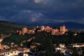 Alhambra. Veduta del maestoso complesso monumentale.De Agostini Picture Library/G. Sioën Alhambra. Veduta del maestoso complesso monumentale.De Agostini Picture Library/G. Sioën