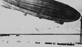 Dirigibile . Il dirigibile Italia atterrato sul Polo Nord nel 1928.De Agostini Picture Library Dirigibile . Il dirigibile Italia atterrato sul Polo Nord nel 1928.De Agostini Picture Library