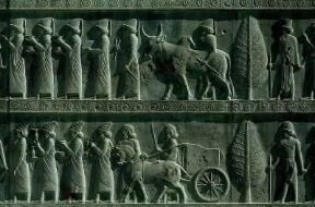 Iran . Bassorilievi rinvenuti nell'antica città di Persepoli, raffiguranti i popoli sottomessi che recano doni al re.De Agostini Picture Library/N. Cirani Iran . Bassorilievi rinvenuti nell'antica città di Persepoli, raffiguranti i popoli sottomessi che recano doni al re.De Agostini Picture Library/N. Cirani