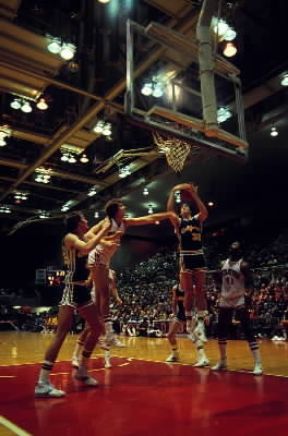Pallacanestro . Fase di una partita.De Agostini Picture Library/P. Nigris Pallacanestro . Fase di una partita.De Agostini Picture Library/P. Nigris