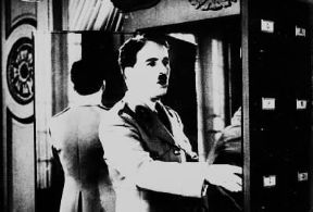 Charles Spencer Chaplin in Il grande dittatore (1940).De Agostini Picture Library/N. Porta Charles Spencer Chaplin in Il grande dittatore (1940).De Agostini Picture Library/N. Porta
