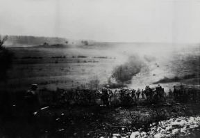 I guerra mondiale. L'artiglieria tedesca bombarda Verdun.De Agostini Picture Library I guerra mondiale. L'artiglieria tedesca bombarda Verdun.De Agostini Picture Library