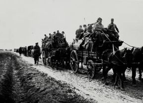 I guerra mondiale. Rinforzi francesi affluiscono verso Verdun.De Agostini Picture Library I guerra mondiale. Rinforzi francesi affluiscono verso Verdun.De Agostini Picture Library