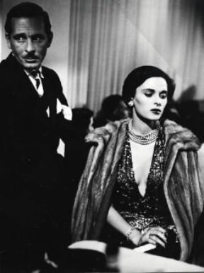 Michelangelo Antonioni. Una scena tratta dal film Cronaca di un amore (1950), interpretato da L. Bosè, regia di M. Antonioni.De Agostini Picture Library Michelangelo Antonioni. Una scena tratta dal film Cronaca di un amore (1950), interpretato da L. Bosè, regia di M. Antonioni.De Agostini Picture Library
