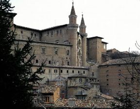 Palazzo . La facciata del palazzo Ducale di Urbino di L. Laurana.De Agostini Picture Library/A. Dagli Orti Palazzo . La facciata del palazzo Ducale di Urbino di L. Laurana.De Agostini Picture Library/A. Dagli Orti