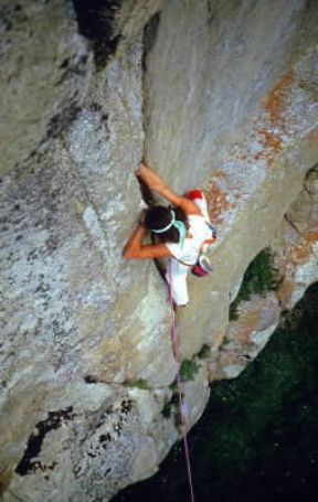 Alpinismo. Free climbing su una parete rocciosa.De Agostini Picture Library/A. Gogna Alpinismo. Free climbing su una parete rocciosa.De Agostini Picture Library/A. Gogna