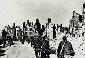 Francia. Truppe tedesche entrano a Dunkerque il 4 giugno 1940.De Agostini Picture Library Francia. Truppe tedesche entrano a Dunkerque il 4 giugno 1940.De Agostini Picture Library